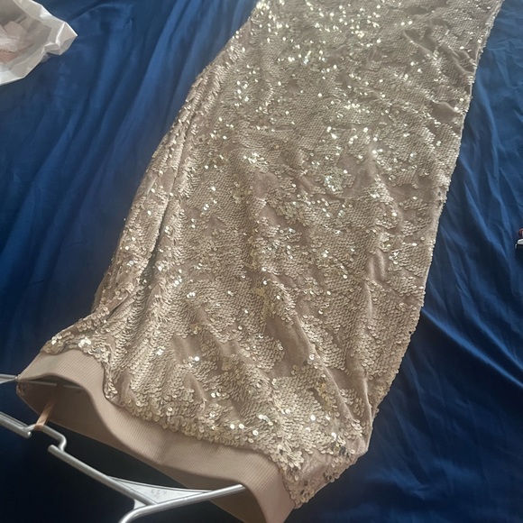 JLUXLABEL Gold Sequin Velvet Skirt Set - Picture 9 of 16